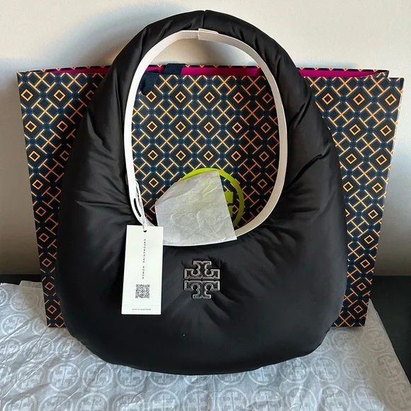 セール☆Tory Burch！Britten Nylon Puffy Shoulder Bag NWT Tory Burch Britten Nylon Puffy Shoulder Bag in Black | eBay